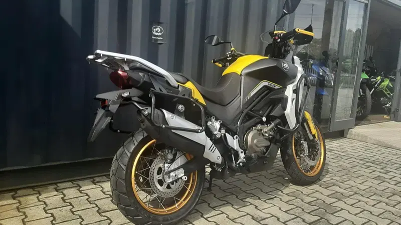 QJ Motor SVT 650 X (2025 - 26) (4)