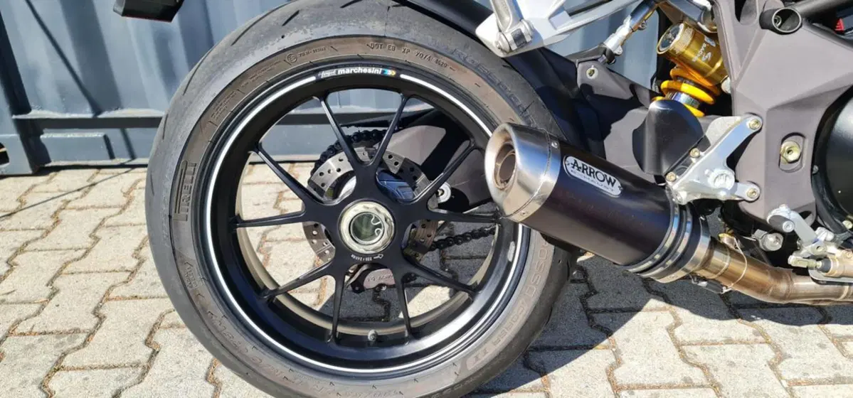 MV Agusta Brutale 910 R (2006 - 11) (9)