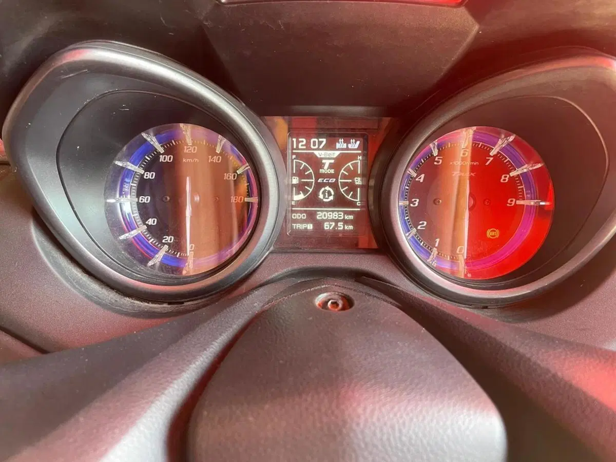 Yamaha T-Max 560 Tech Max (2021) (5)