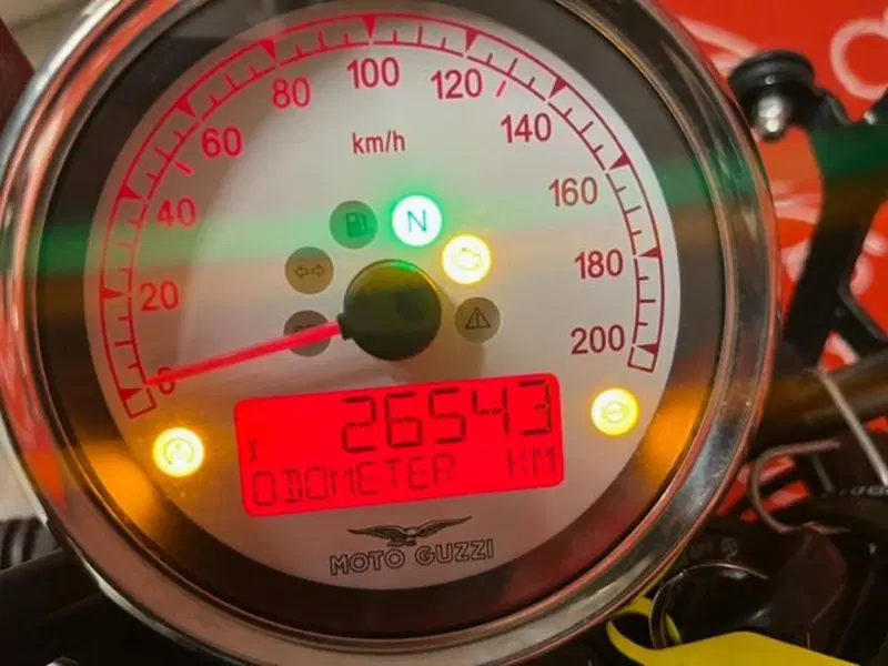 Moto Guzzi V9 Roamer (2021 - 24) (7)