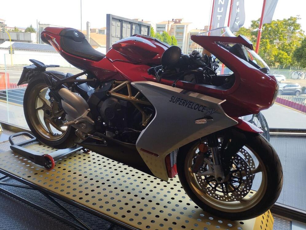 MV Agusta Superveloce 800 (2021 - 25) (5)