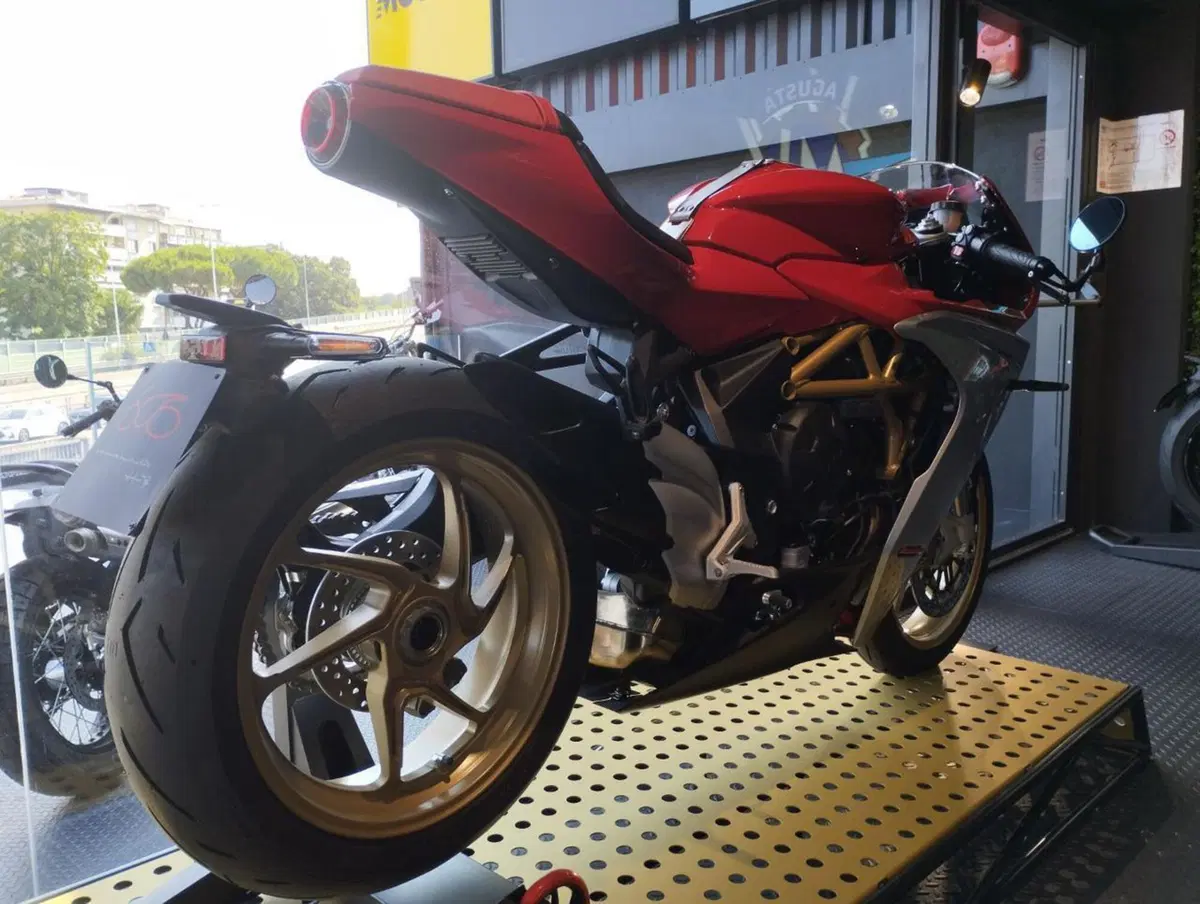 MV Agusta Superveloce 800 (2021 - 25) (7)