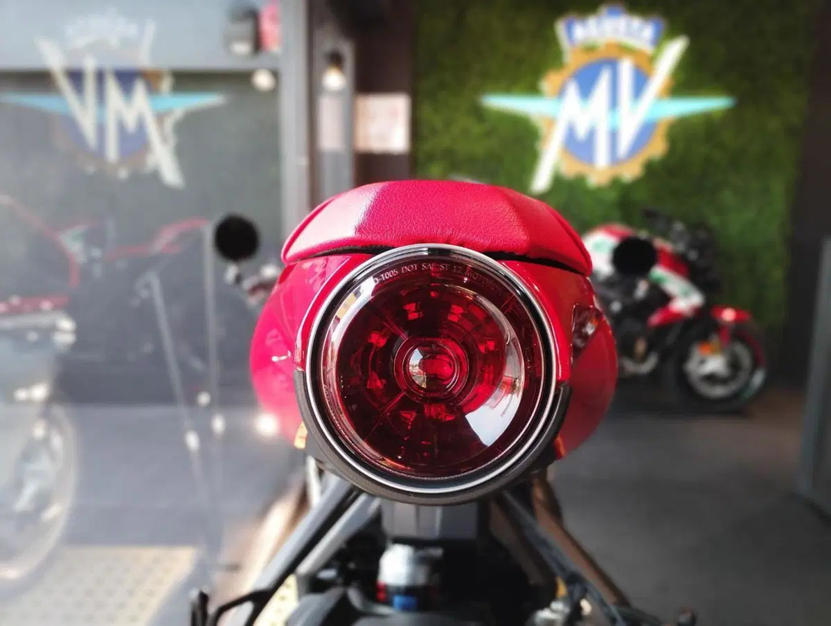 MV Agusta Superveloce 800 (2021 - 25) (8)