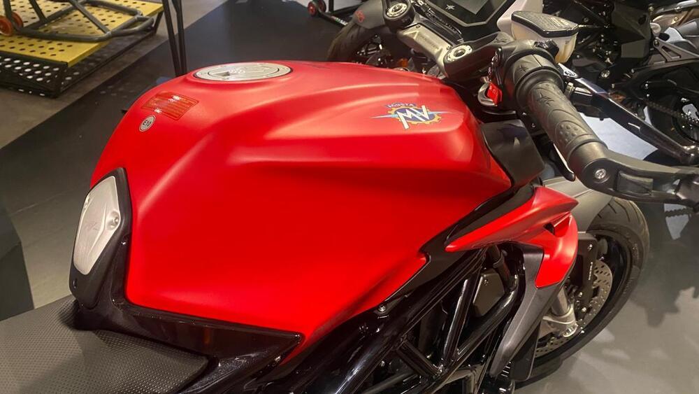 MV Agusta Dragster 800 R (2023 - 25) (4)