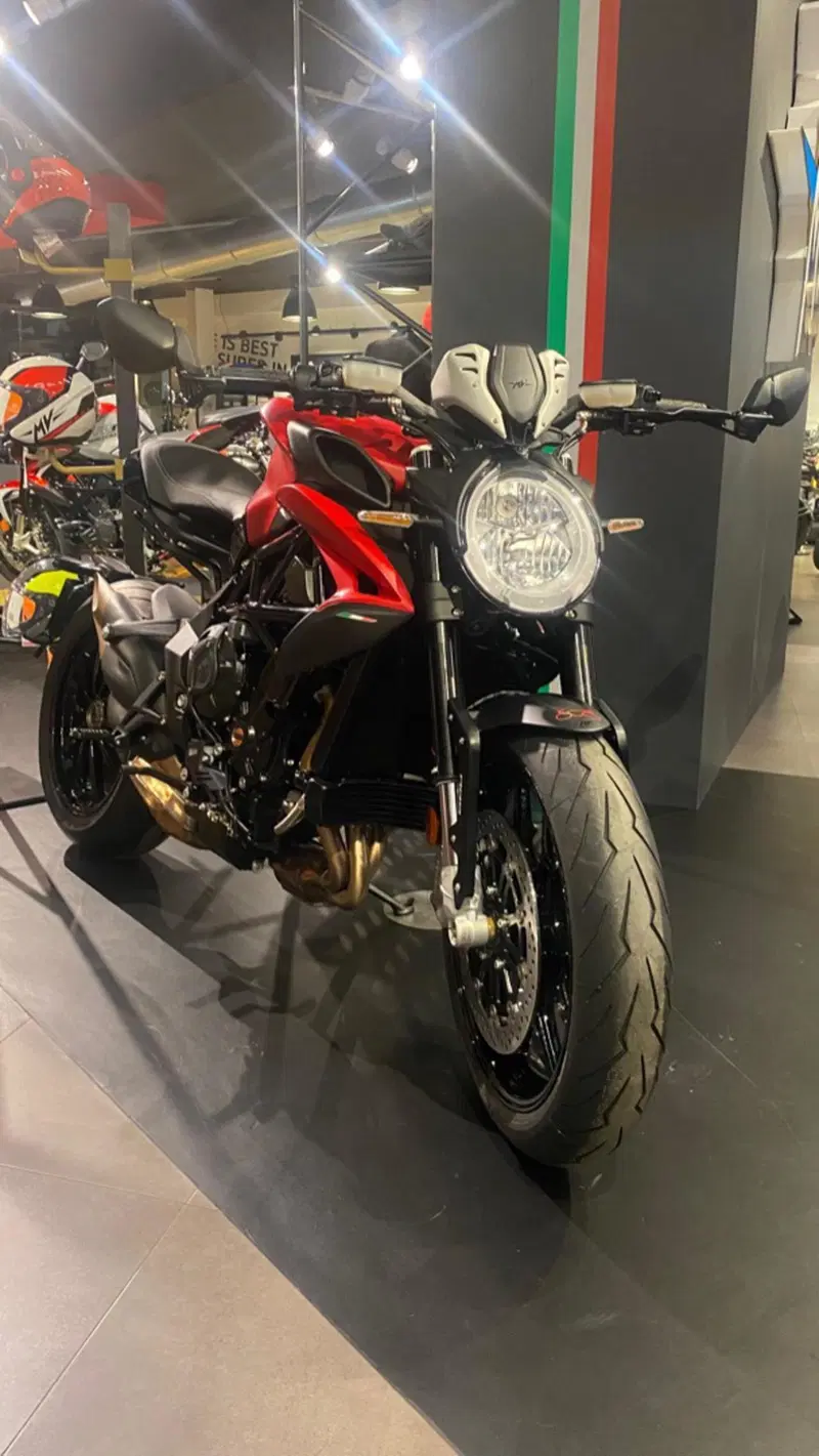 MV Agusta Dragster 800 R (2023 - 25) (6)