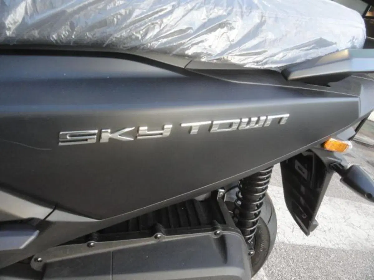 Kymco Skytown 125i (2024 - 26) (9)