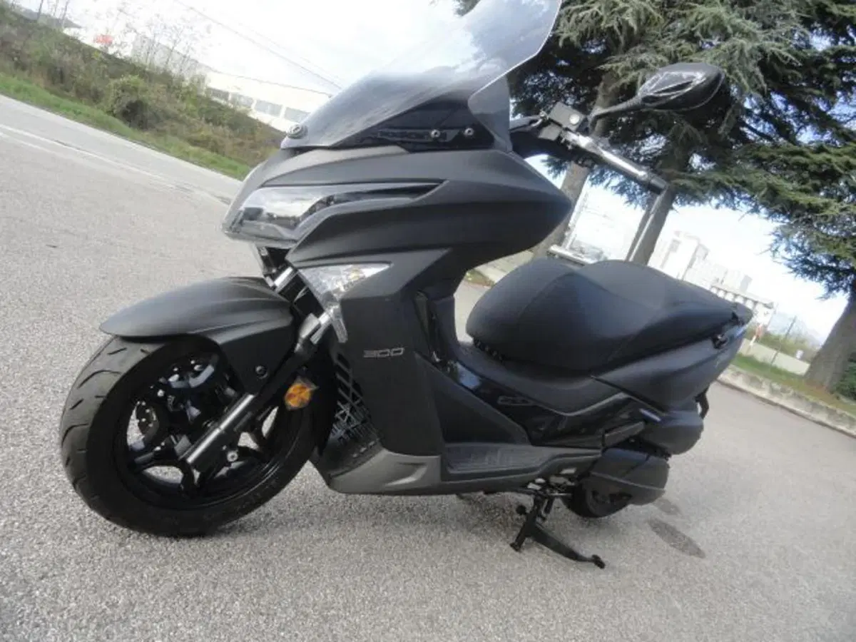 Kymco X-Town 300i (2025 - 26) (4)