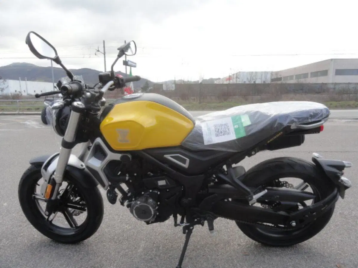 Voge Trofeo 350AC (2022 - 26) (5)