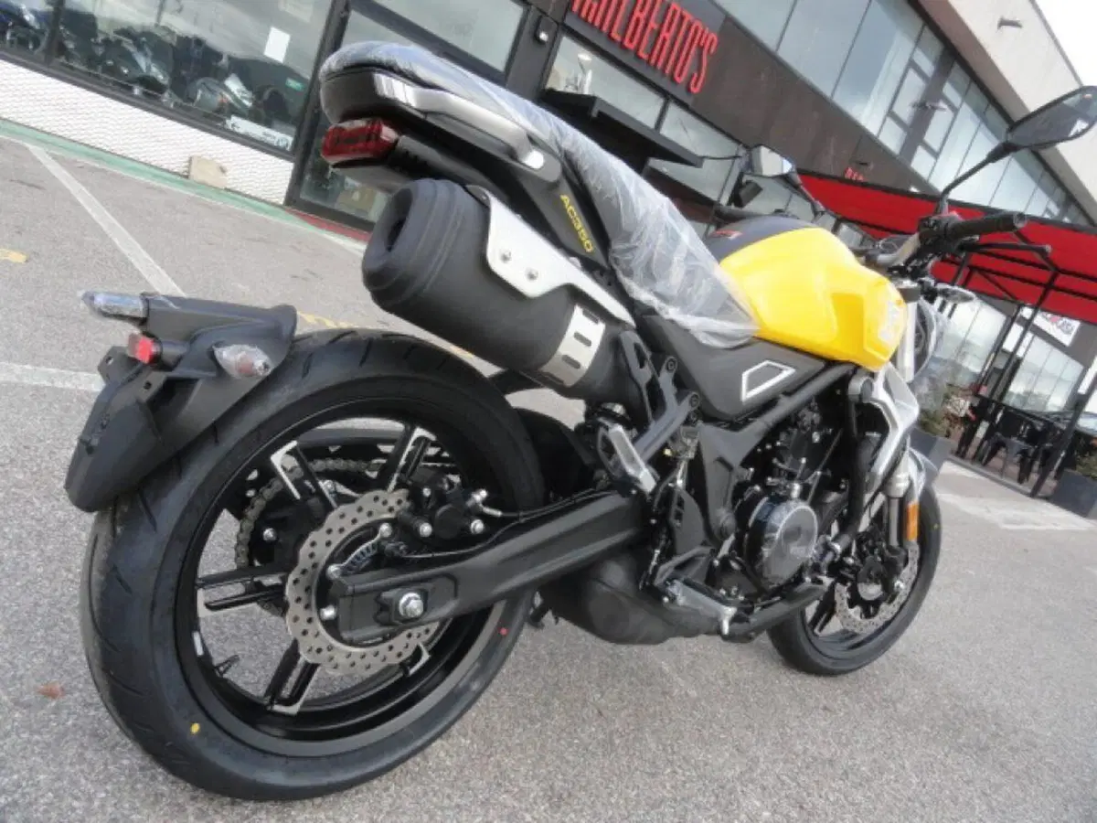 Voge Trofeo 350AC (2022 - 26) (9)