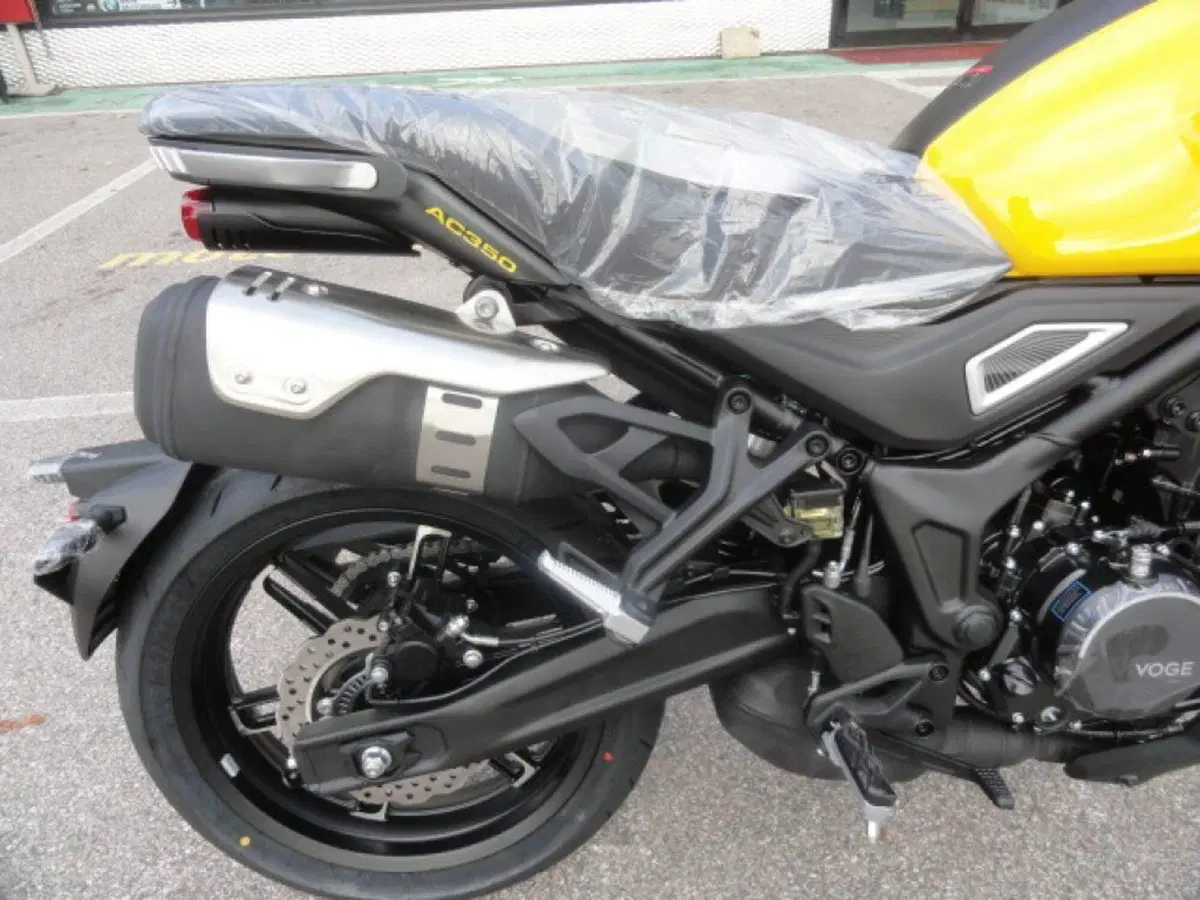 Voge Trofeo 350AC (2022 - 26) (10)