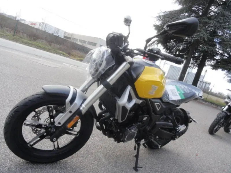 Voge Trofeo 350AC (2022 - 26) (4)