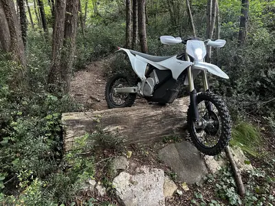 Stark Varg EX: si pu&ograve; fare davvero enduro con la moto elettrica!? [VIDEO]
