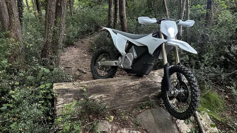 Stark Varg EX: si pu&ograve; fare davvero enduro con la moto elettrica!? [VIDEO]