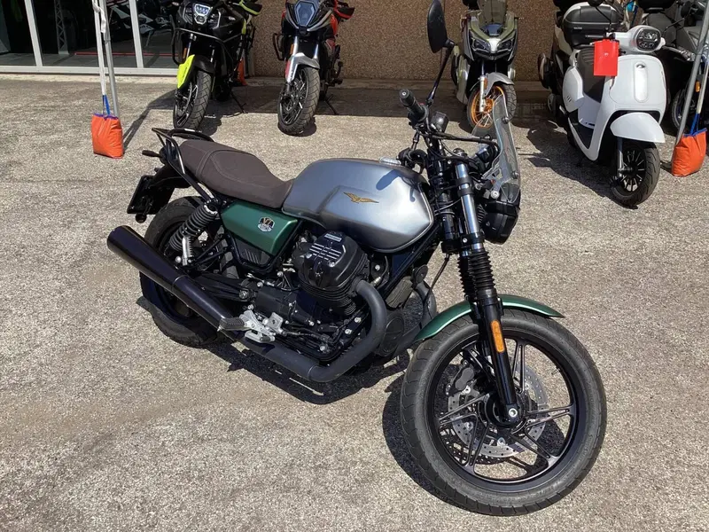 Moto Guzzi V7 Stone Centenario (2021 - 22) (2)