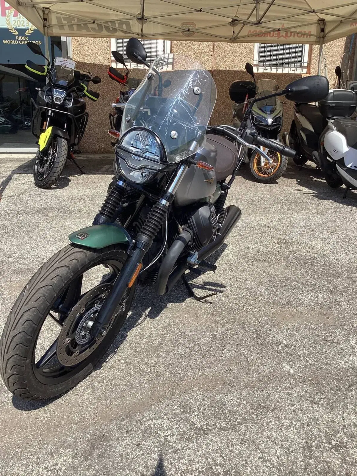 Moto Guzzi V7 Stone Centenario (2021 - 22) (3)