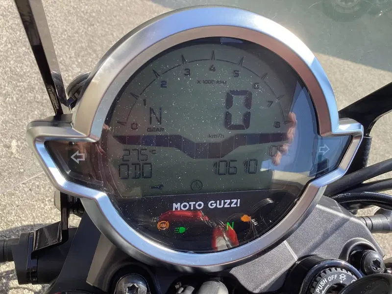 Moto Guzzi V7 Stone Centenario (2021 - 22) (5)