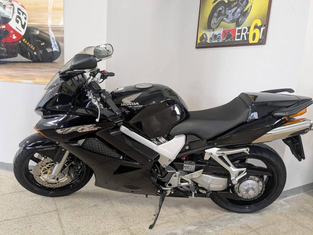 Honda VFR 800 (2002 - 05) (2)
