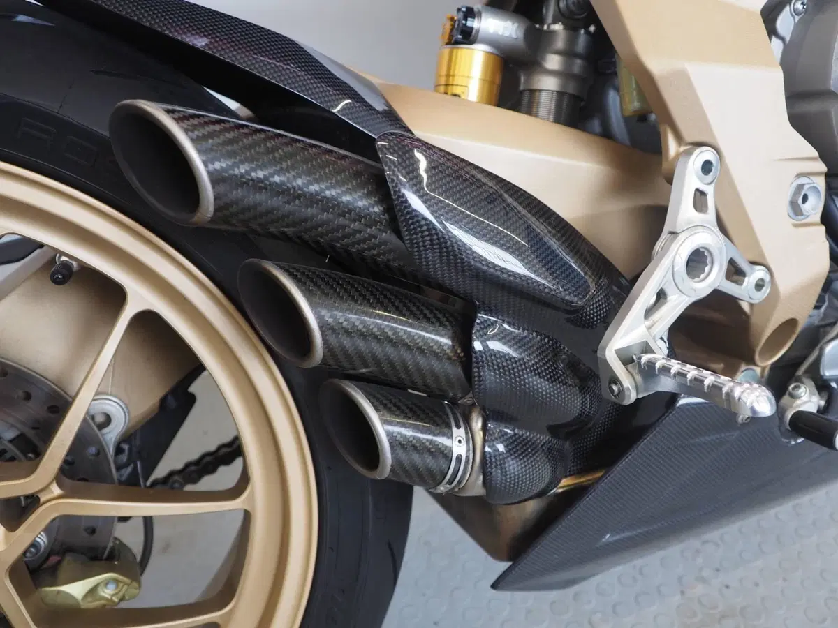 MV Agusta F3 675 Oro (2011) (2)