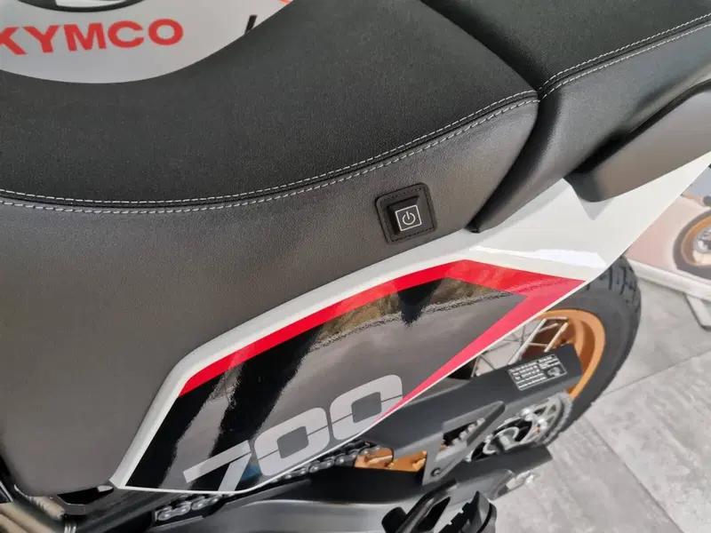 Moto Morini X-Cape 700 Gold Edition (2025 - 26) (5)