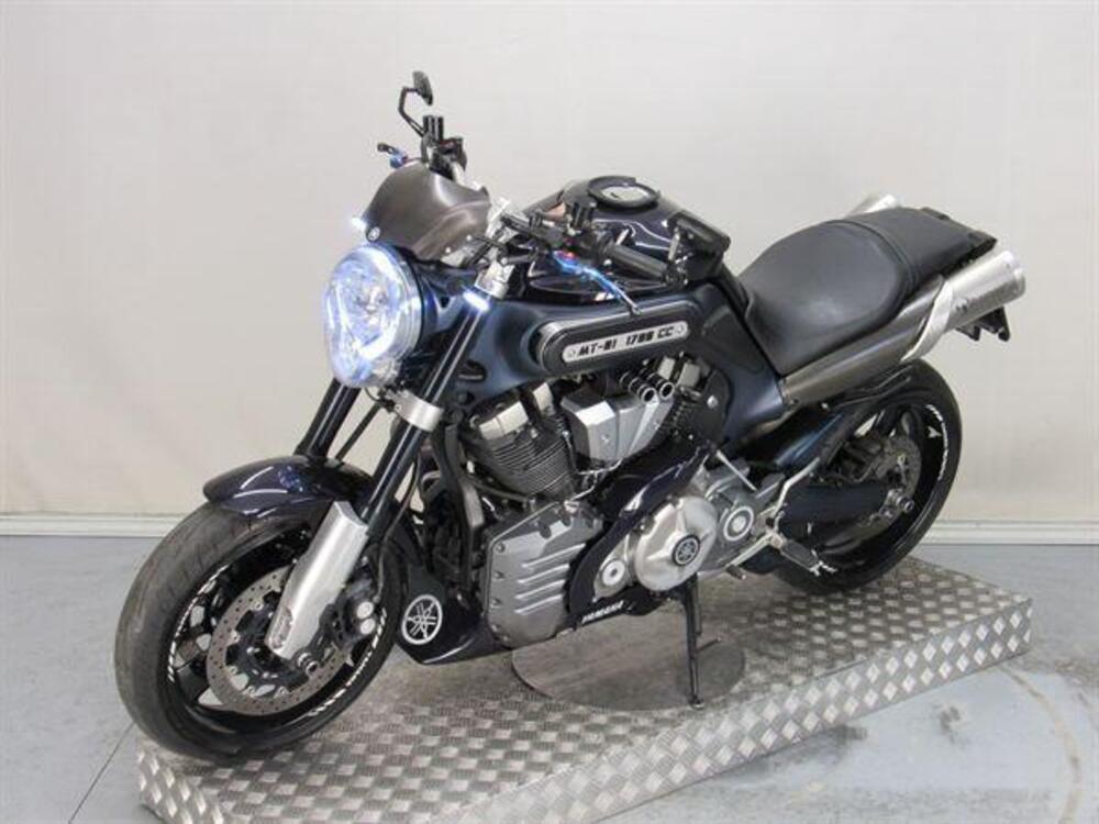 Yamaha MT-01 (2005- 11) (3)