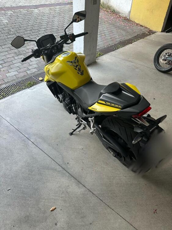 Honda CB 750 Hornet (2023 - 24) (4)