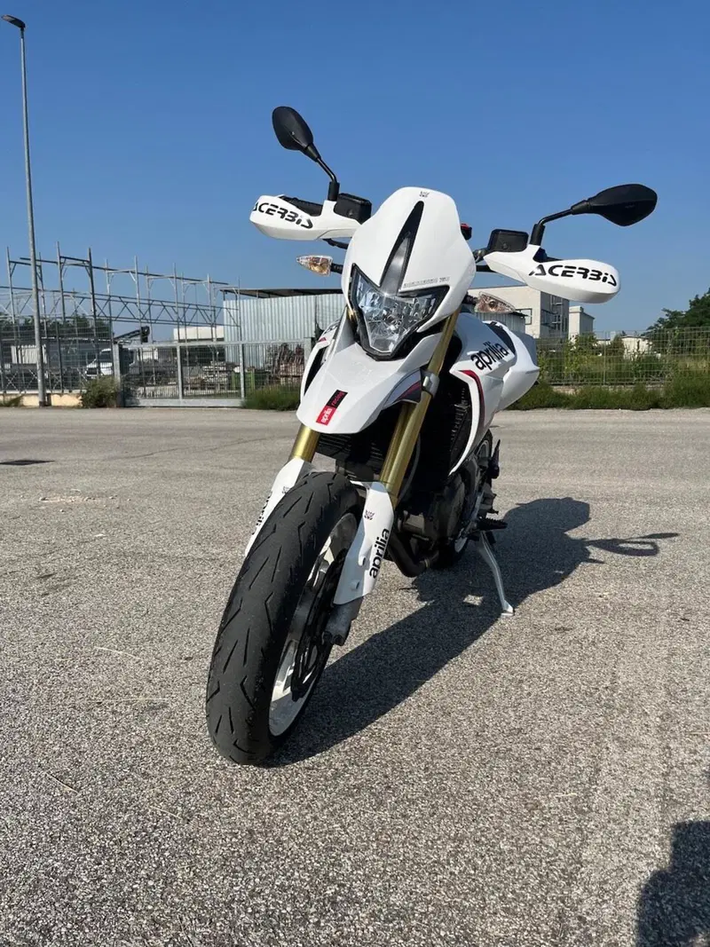 Aprilia Dorsoduro 750 (2009 - 14) (2)