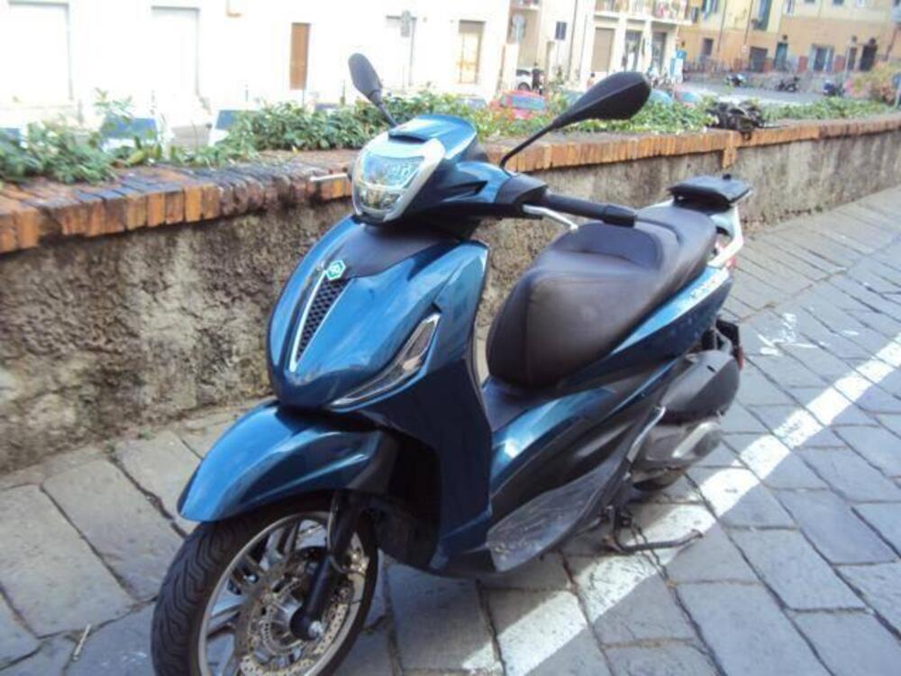 Piaggio Beverly 300 Hpe (2021) (2)