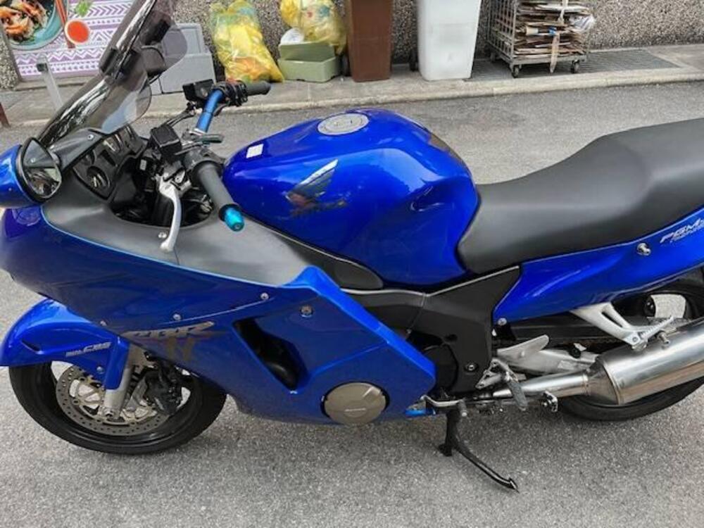 Honda CBR 1100 XX Superblackbird (1999 - 00) (3)