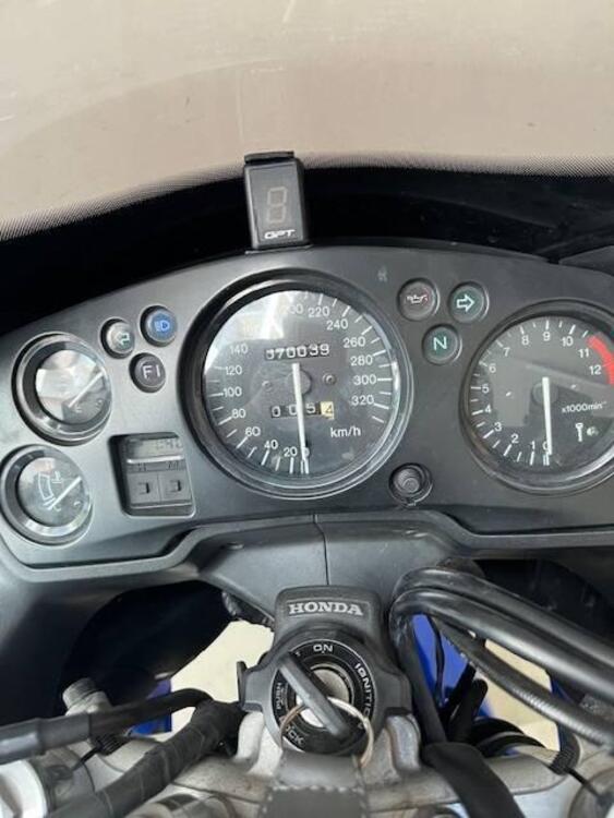 Honda CBR 1100 XX Superblackbird (1999 - 00) (4)