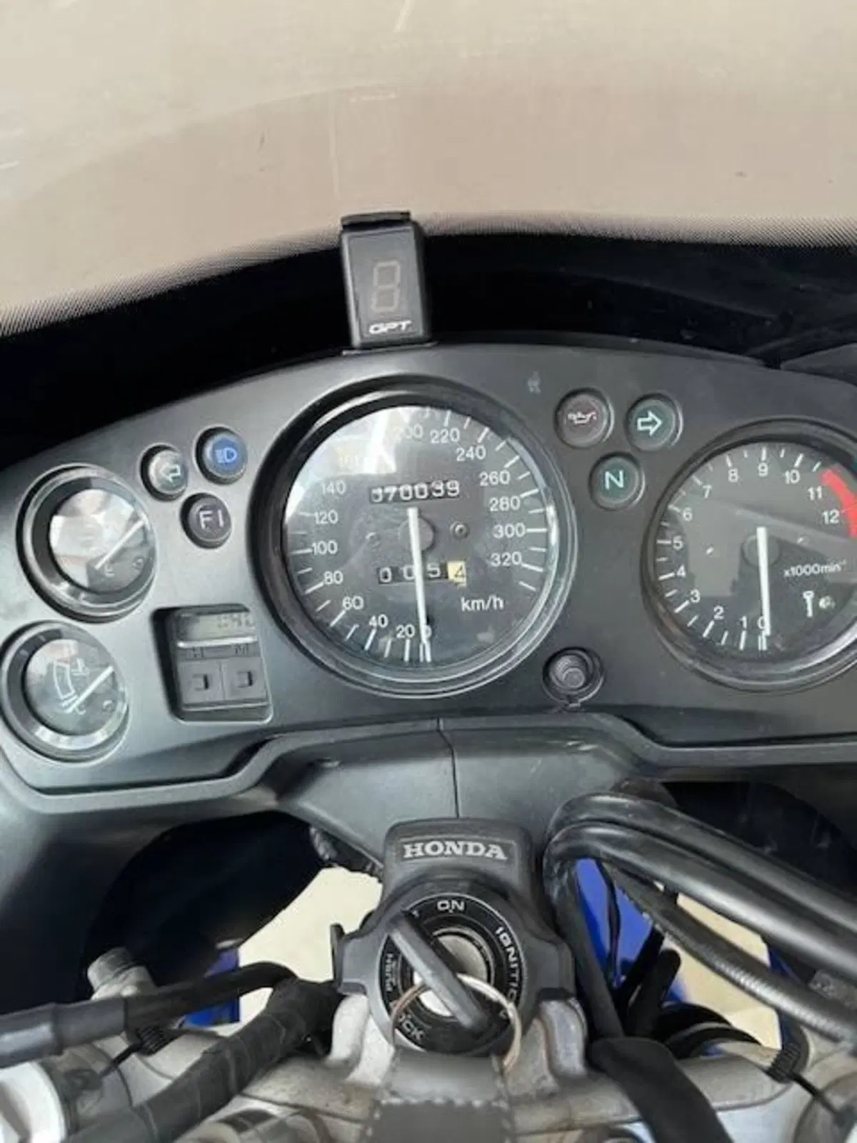Honda CBR 1100 XX Superblackbird (1999 - 00) (4)