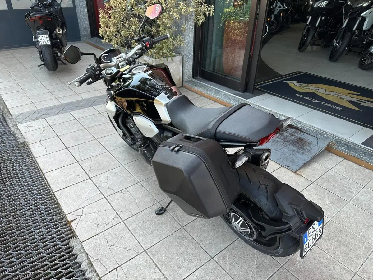Honda CB 1000 R + Neo Sport Cafè (2019 - 20) (9)