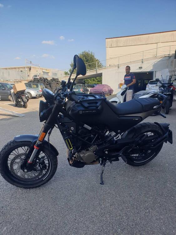 Husqvarna Svartpilen 125 (2021 - 23) (2)