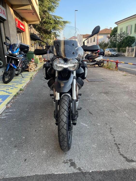 Moto Guzzi V85 TT Travel (2021 - 23) (2)
