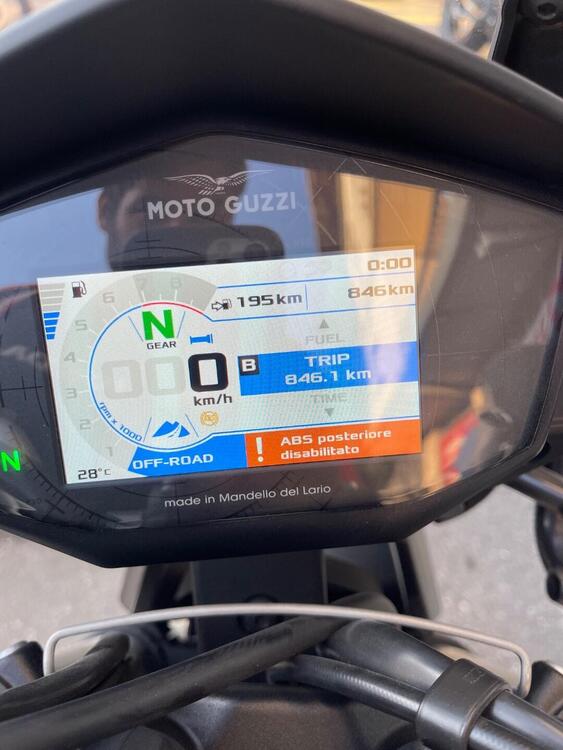Moto Guzzi V85 TT Travel (2021 - 23) (3)
