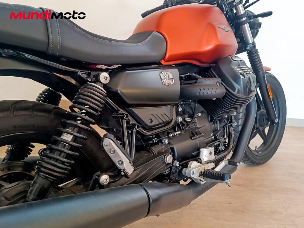 Moto Guzzi V7 Stone Centenario (2021 - 22) (4)