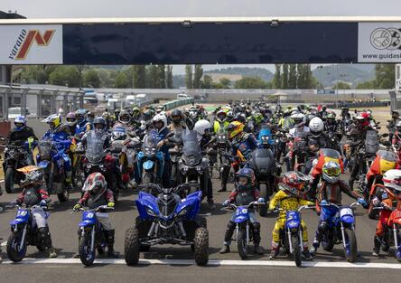 70 anni di Yamaha: Varano de’ Melegari si colora di Blu per celebrare il traguardo [VIDEO E GALLERY]