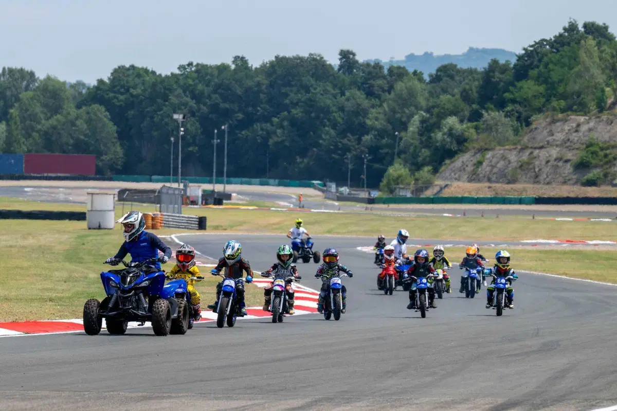 70 anni di Yamaha: Varano de’ Melegari si colora di Blu per celebrare il traguardo [GALLERY] (6)