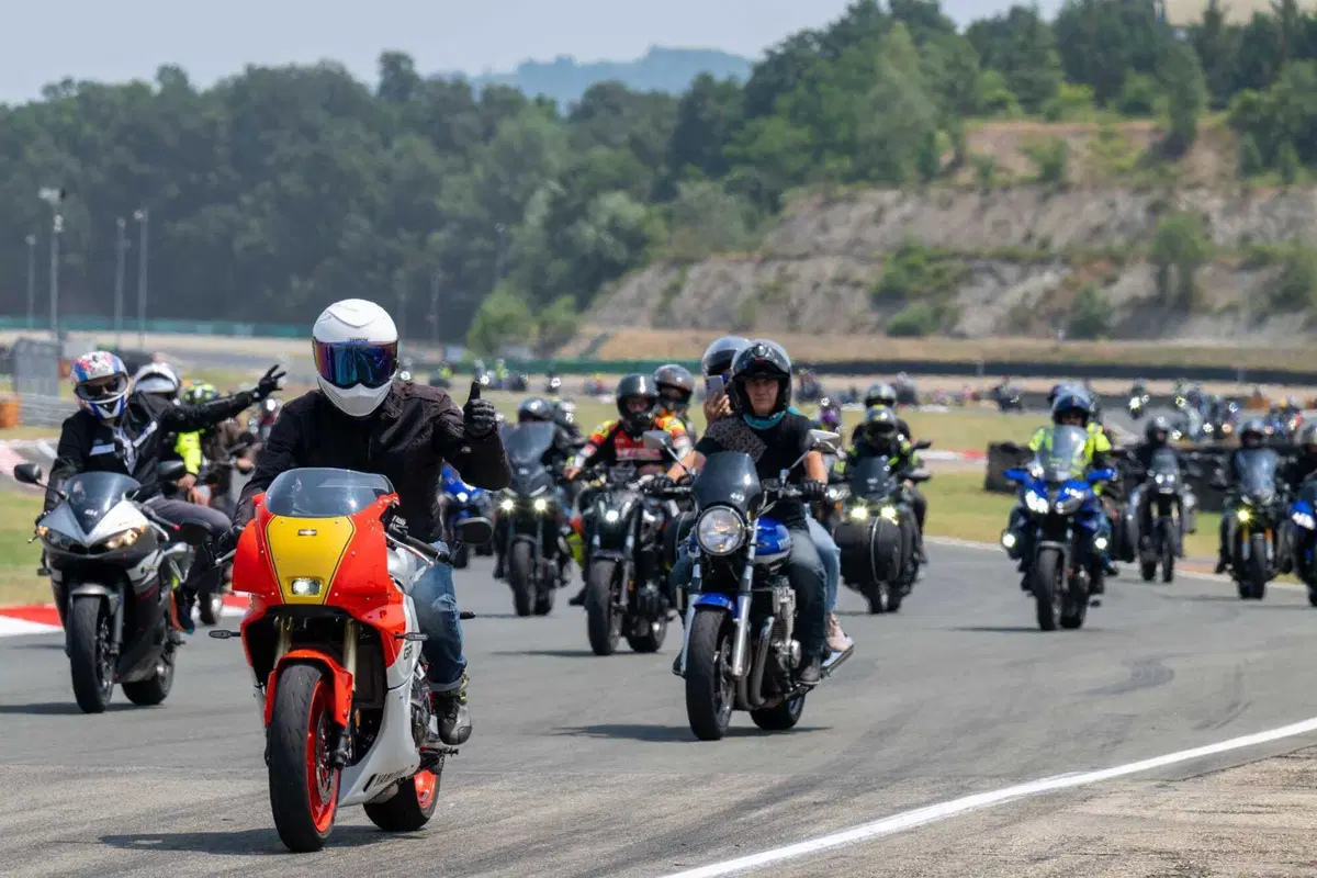 70 anni di Yamaha: Varano de’ Melegari si colora di Blu per celebrare il traguardo [GALLERY] (7)