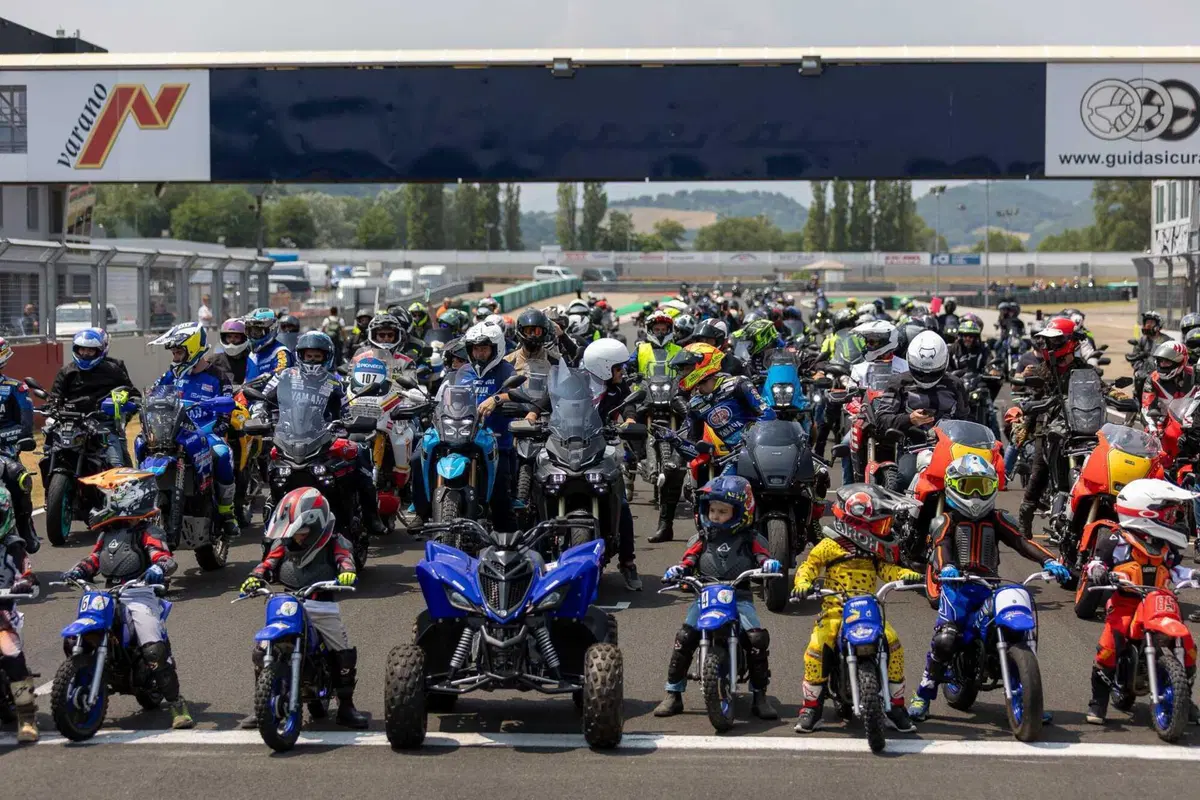 70 anni di Yamaha: Varano de’ Melegari si colora di Blu per celebrare il traguardo [GALLERY]