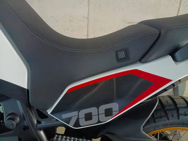 Moto Morini X-Cape 700 Gold Edition (2025 - 26) (7)