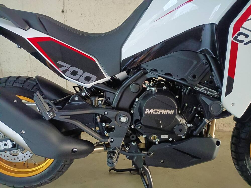 Moto Morini X-Cape 700 Gold Edition (2025) (5)