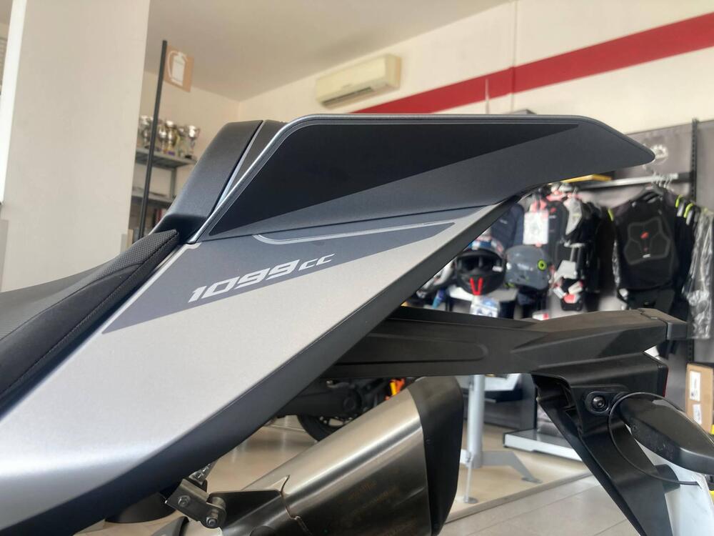 Aprilia Tuono V4 (2025) (4)