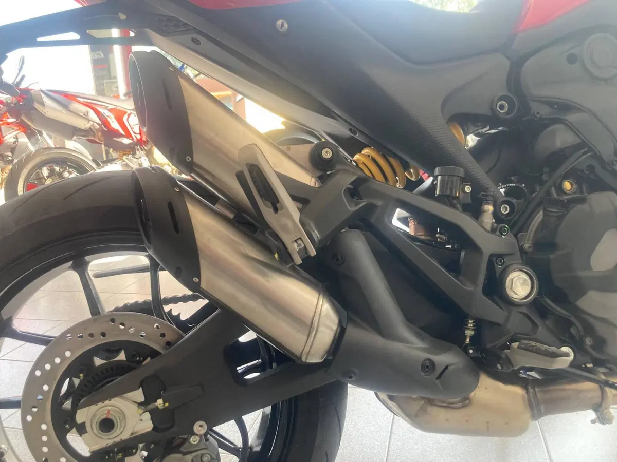 Ducati Monster 937 + (2021 - 25) (6)