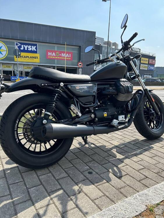 Moto Guzzi V9 Bobber (2016 - 18) (4)