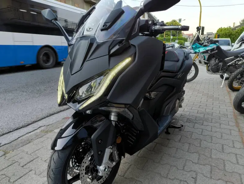 Kymco AK 575 Premium (2025 - 26) (2)