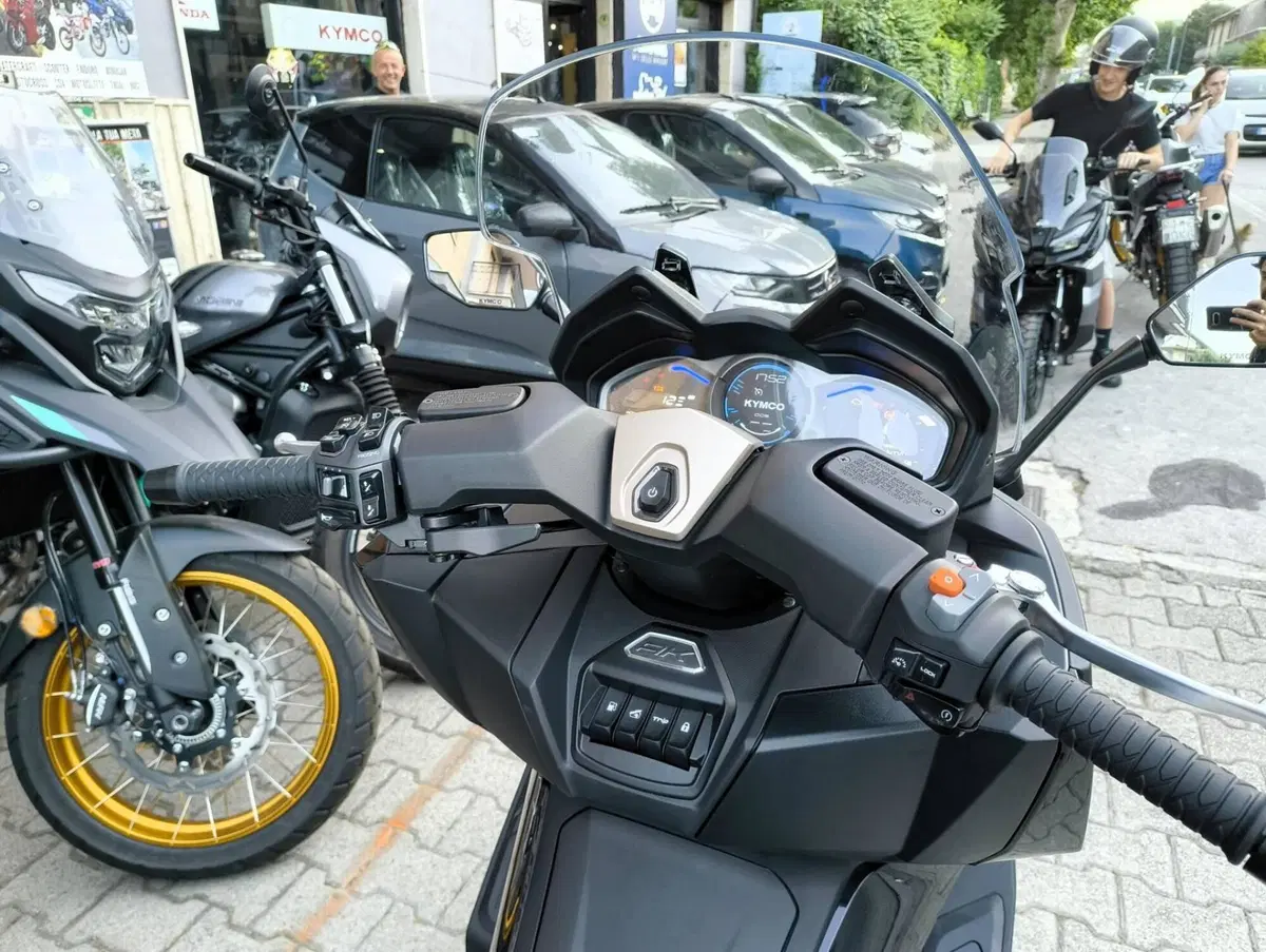 Kymco AK 575 Premium (2025 - 26) (9)