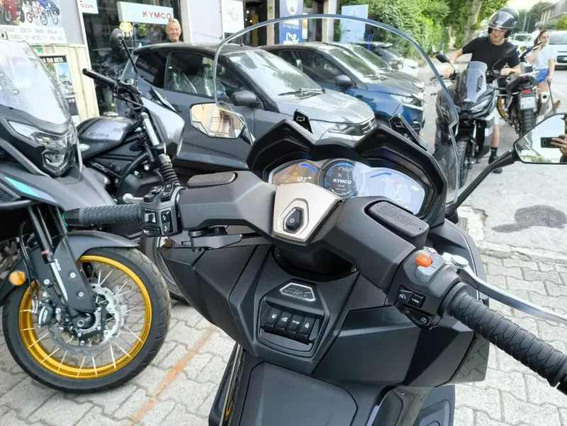Kymco AK 575 Premium (2025 - 26) (9)