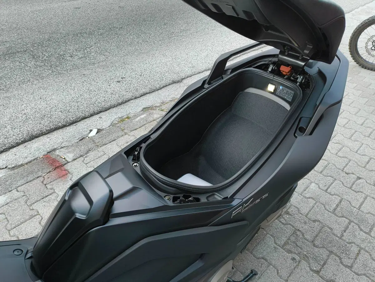 Kymco AK 575 Premium (2025 - 26) (8)