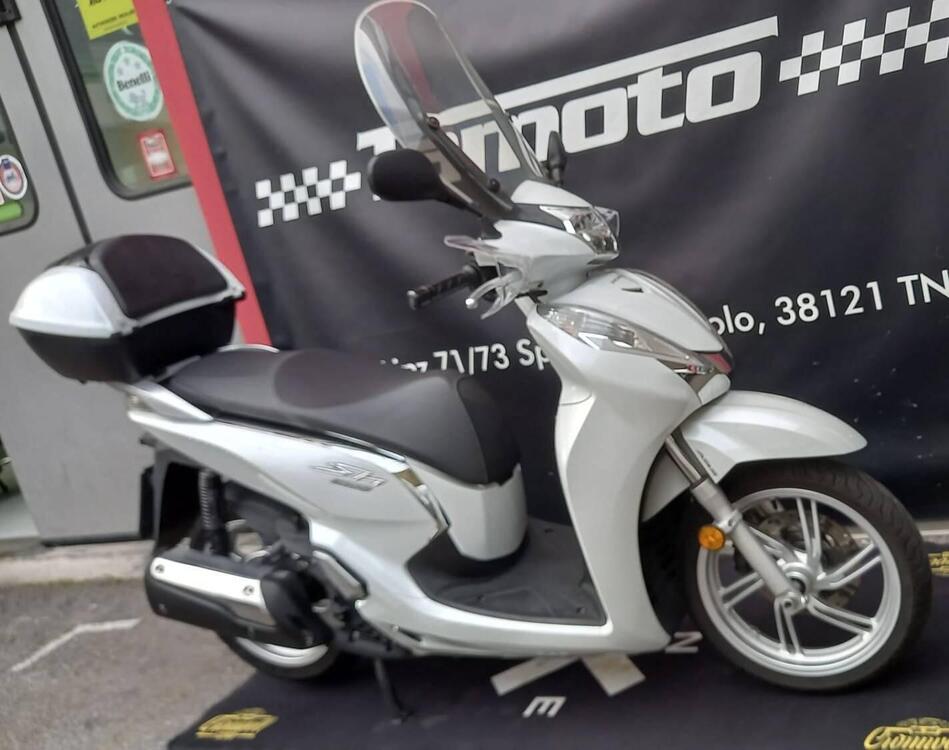 Honda SH 300 i ABS (2016 - 20) (2)