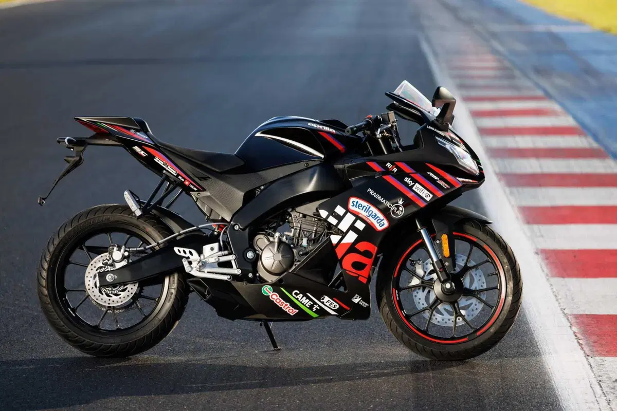 Aprilia RS 125 GP Replica: la nuova sportiva A1 che si ispira alle MotoGP [GALLERY] (6)